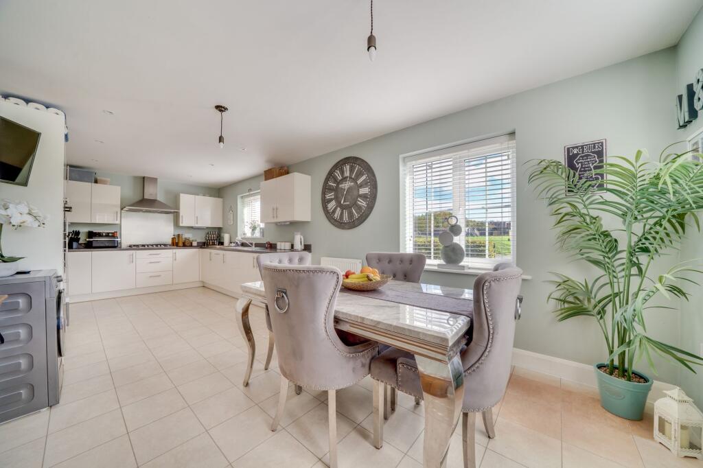 Buxus Road, Hadley, TF1 photo 4