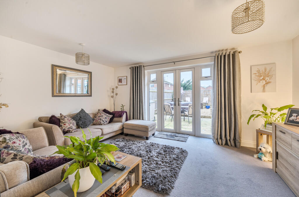 House in Spencers Wood, Ryeish Green, Shinfield - View 2