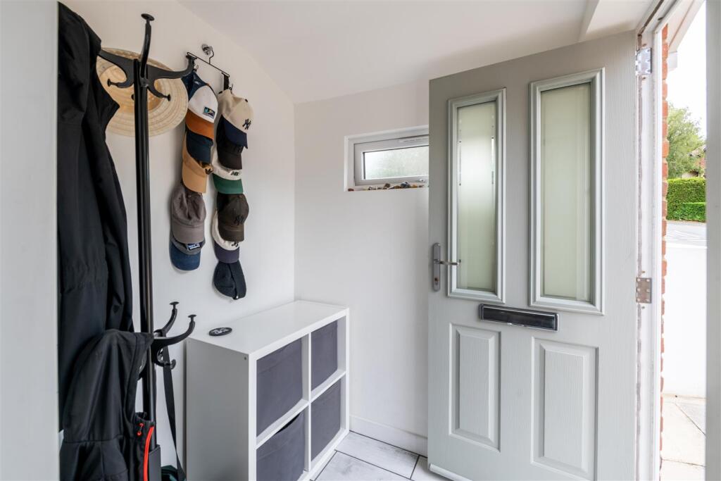 House in Redhill, Earlswood - View 4