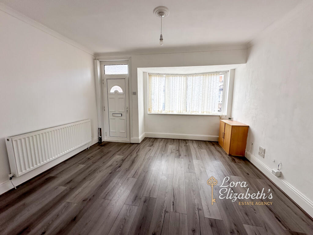 House in Mansfield, Ladybrook - More