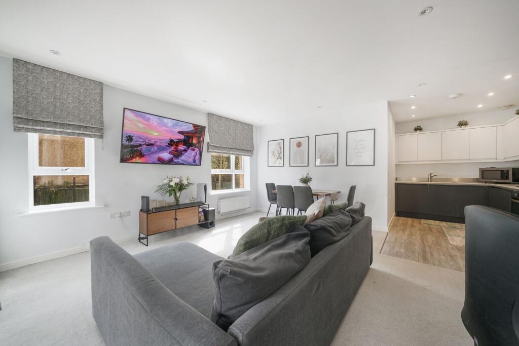 Apartment in Croydon - View 4