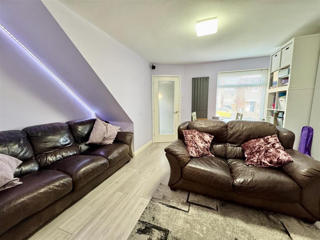 Snailsden Way, Staincross, Barnsley, S75 6EE photo 2