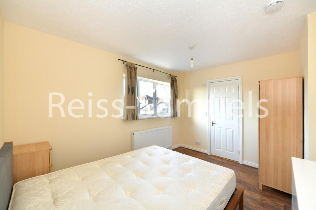 5 bedroom town house for rent