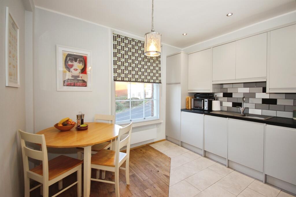 Main image of property: Saltisford, Warwick