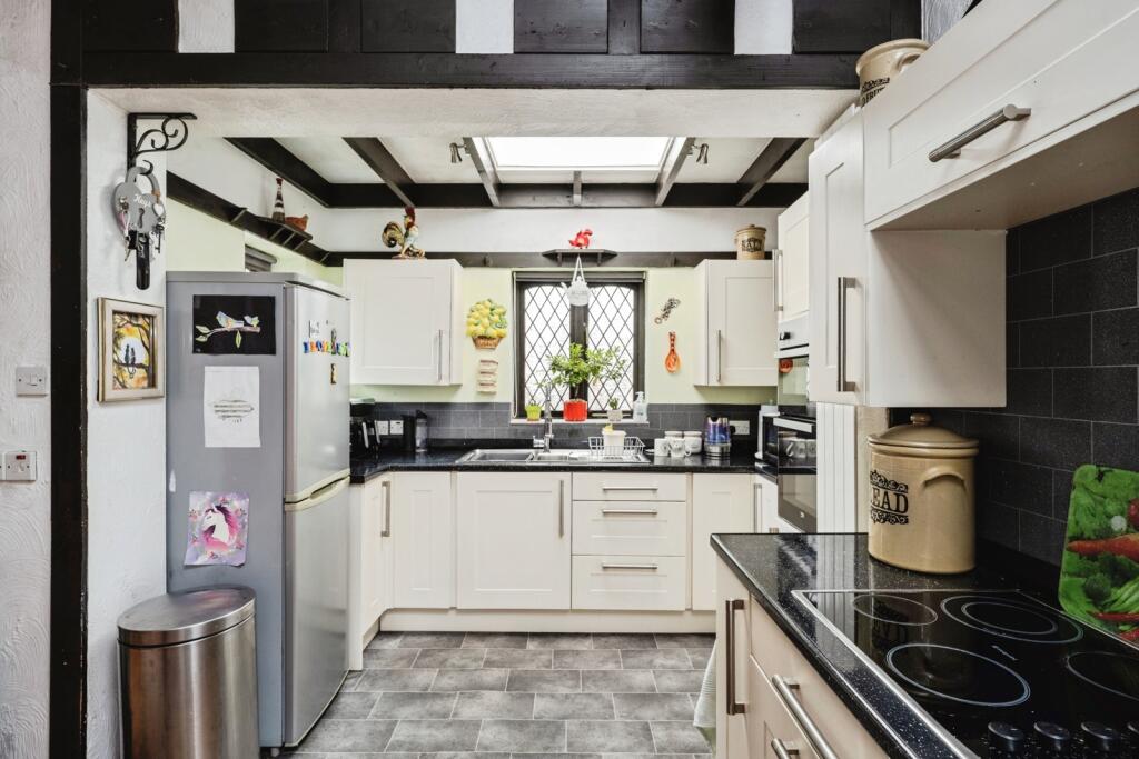 House in Felinfoel, Tyrfran, Llanelli - More