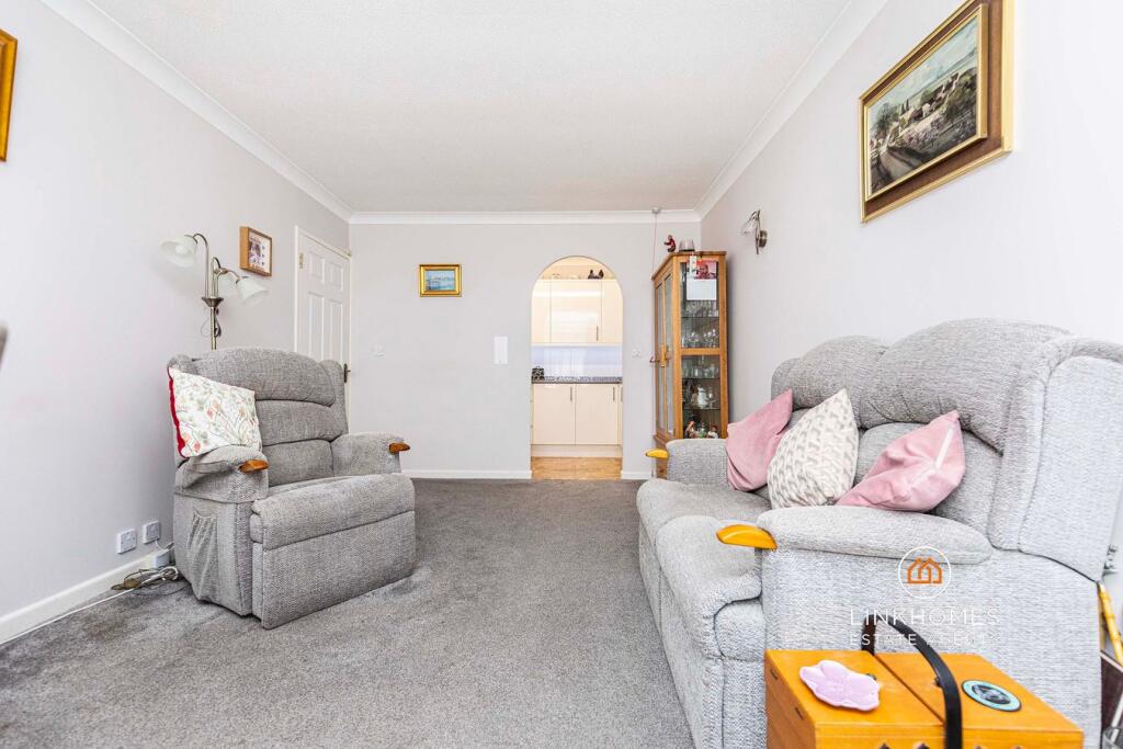 Wentworth Drive, Broadstone, BH18 photo 4