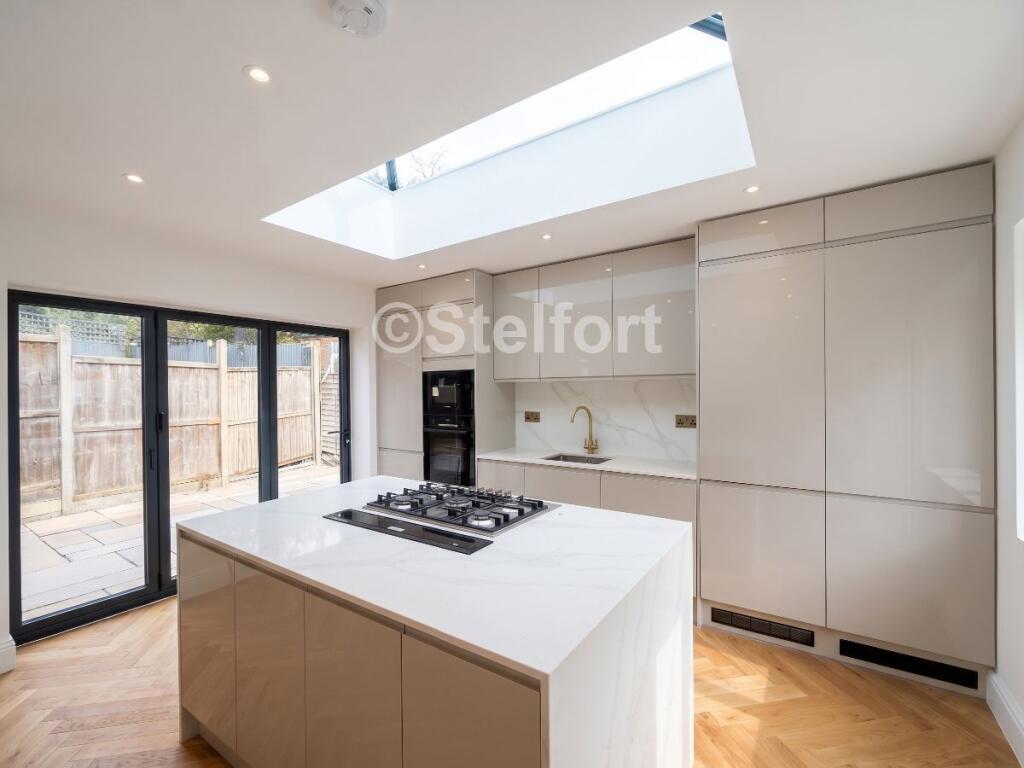 House in London, Friern Barnet - View 3