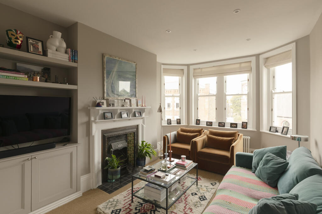 3-bed flat on Camberwell New Road, Camberwell, London, SE5 , £895,000
