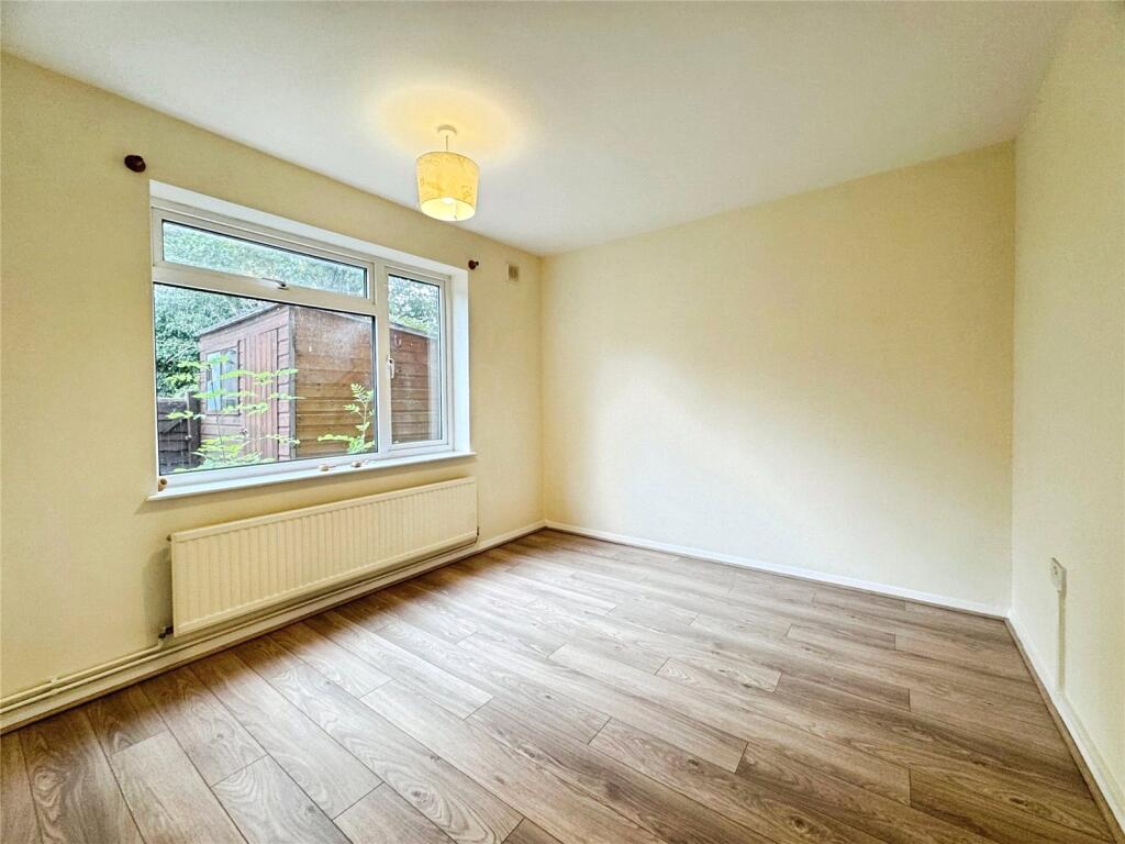 Apartment in Reading - View 4