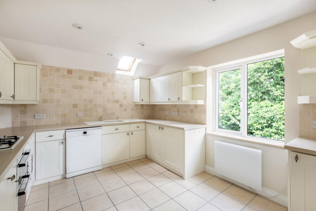 Apartment in Dacorum, Ashlyns Estate, Berkhamsted - View 4