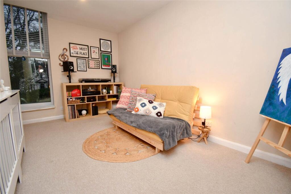 Apartment in Wirral, Liverpool City Region - View 4