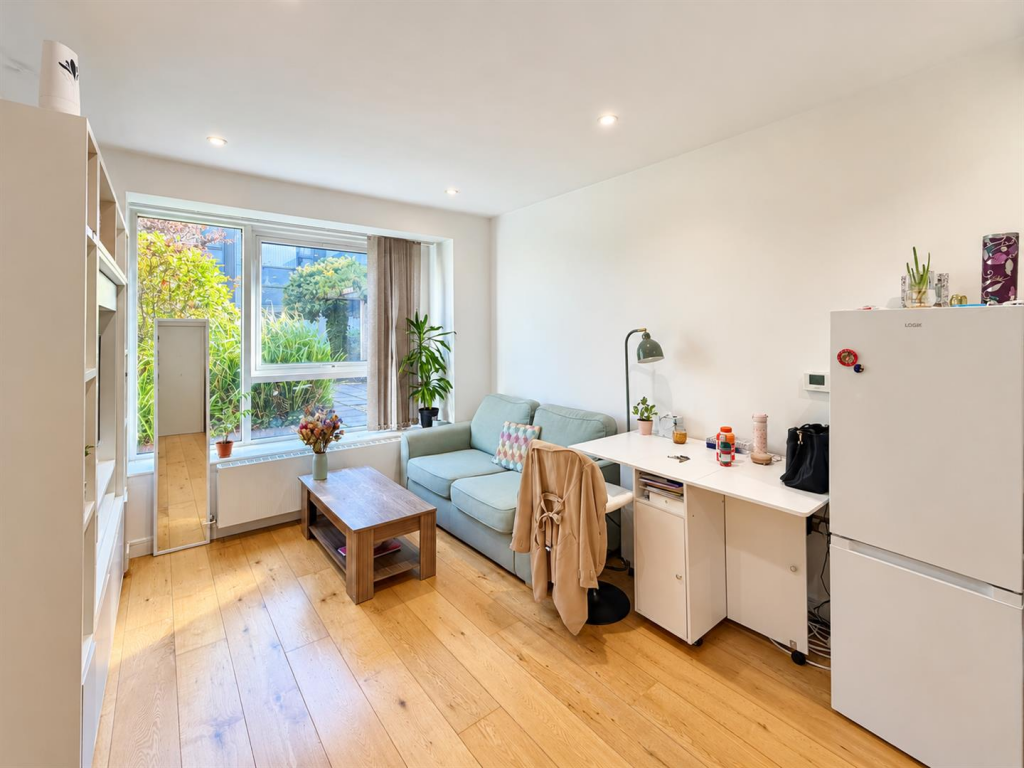 Apartment in London, Heston - View 4