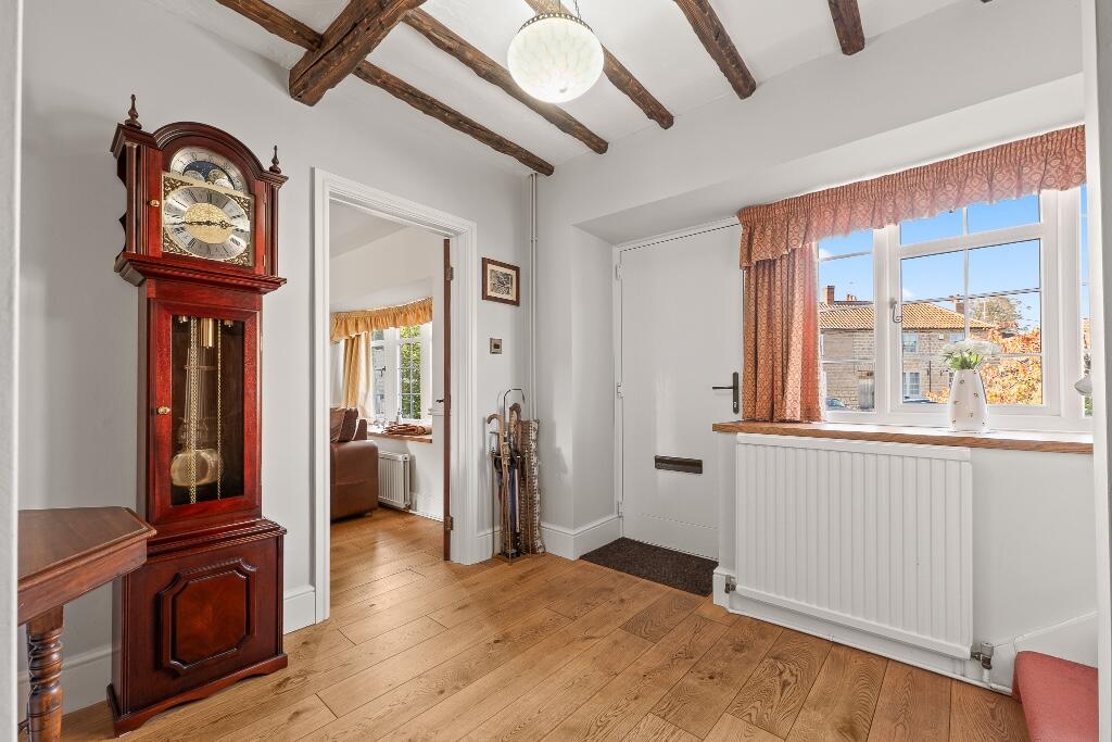 The Cross, Carlton-In-Lindrick, S81 photo 3