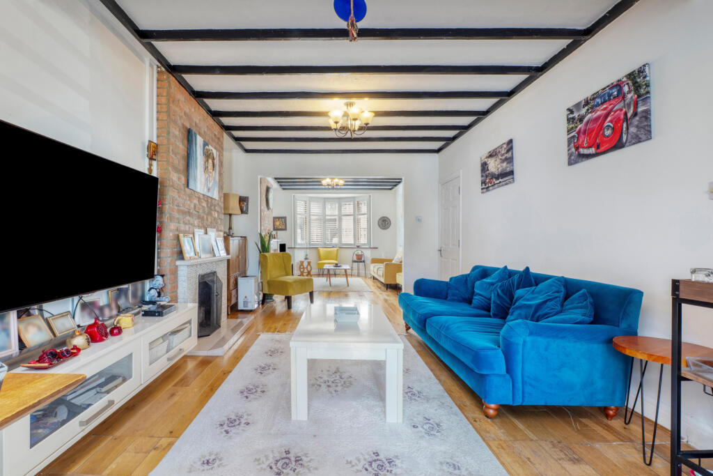 House in Sutton - View 2