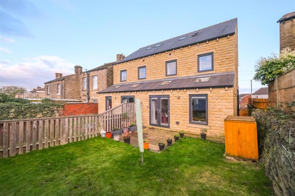 Slade lane, Brighouse photo 3