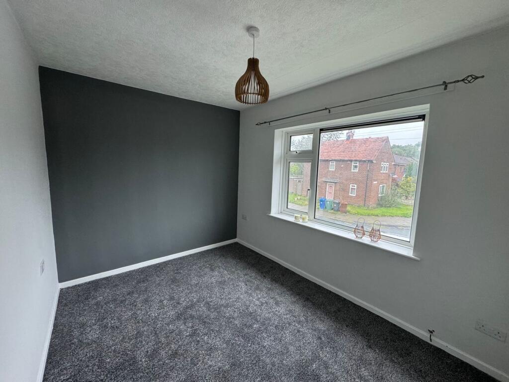 Tennyson Avenue, Bury, BL9 photo 4