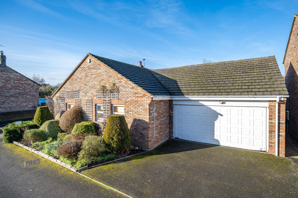 Main image of property: Lakeside, Tring