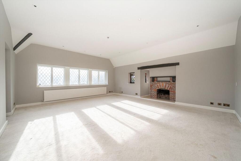 House in Kingston upon Thames - More