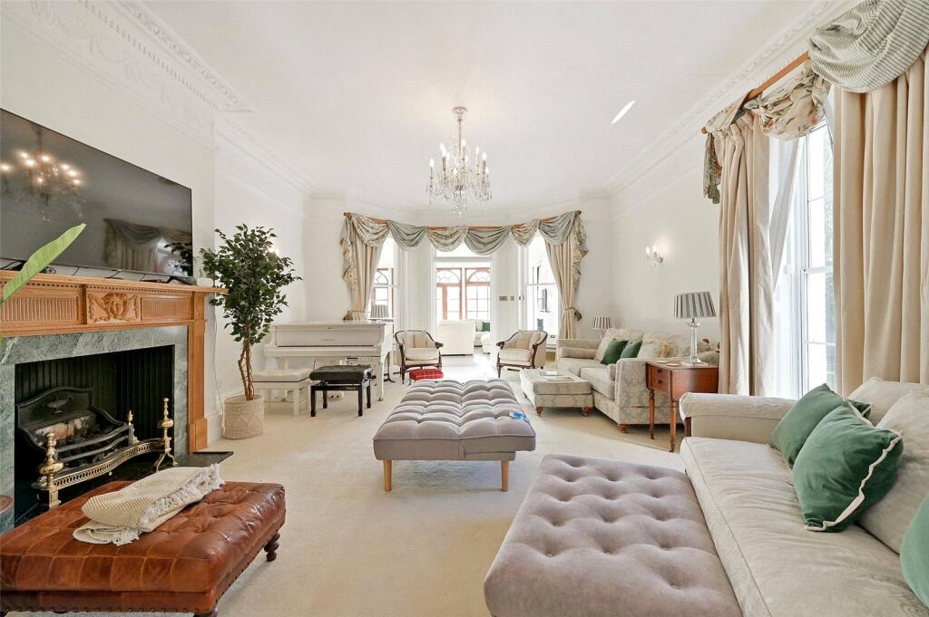 House in Slough - View 5