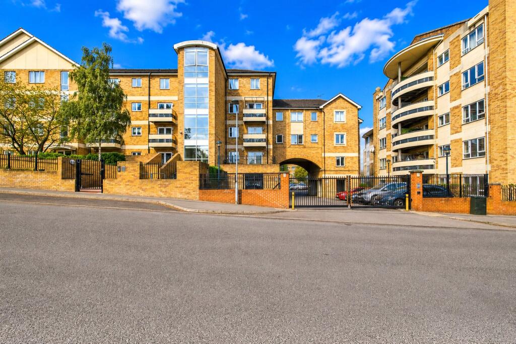 Main image of property: Branagh Court, Reading, Berkshire, RG30