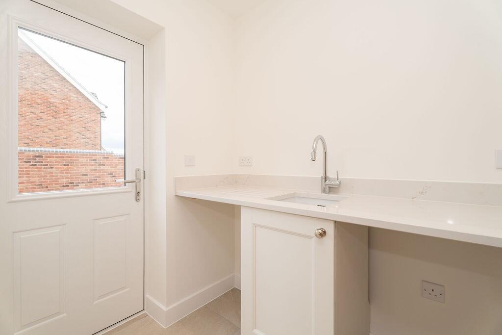 Brookes Way,
Long Stratton,
NR15 2FF photo 4