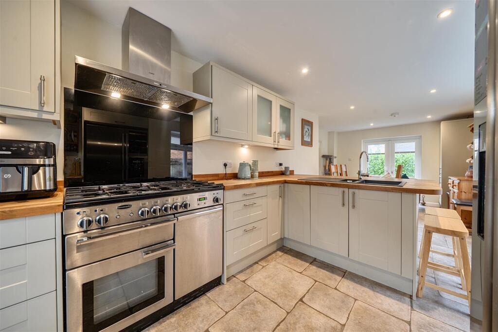 Haywards Farm Close, Verwood photo 4