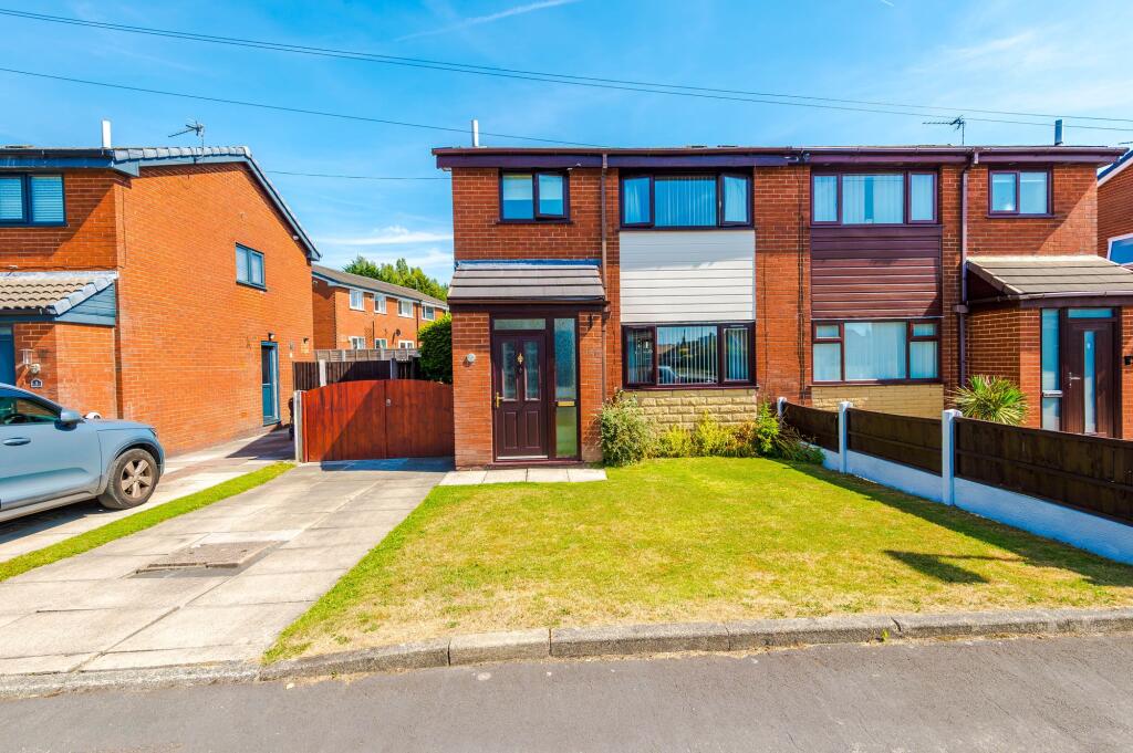 House in Wigan, Abram - More
