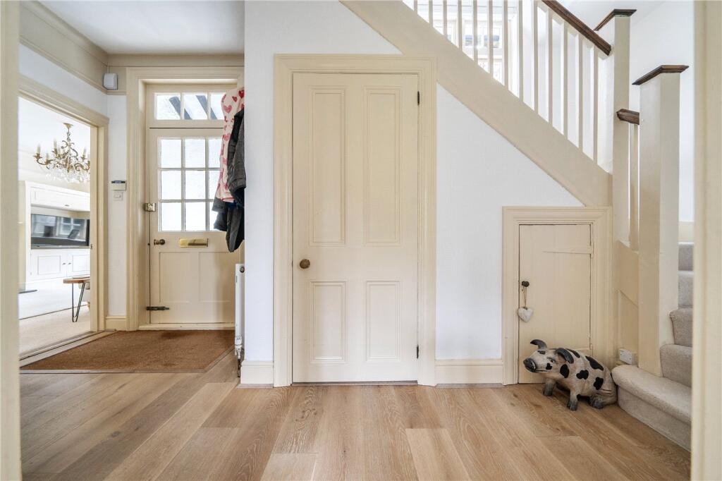 House in Guildford - View 2