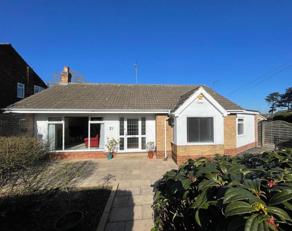 3-bed detached on Queensbury Way, Swanland, £325,000