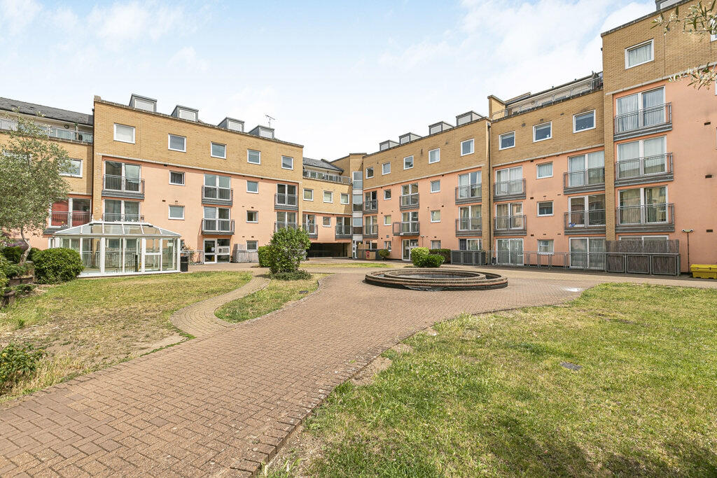 2-bed flat on Wooldridge Close, Feltham, TW14, £240,000