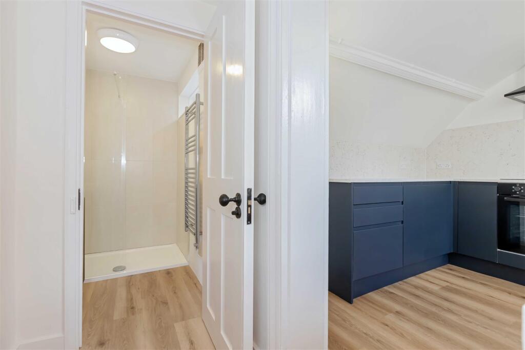 Apartment in Worthing, West Sussex - View 4