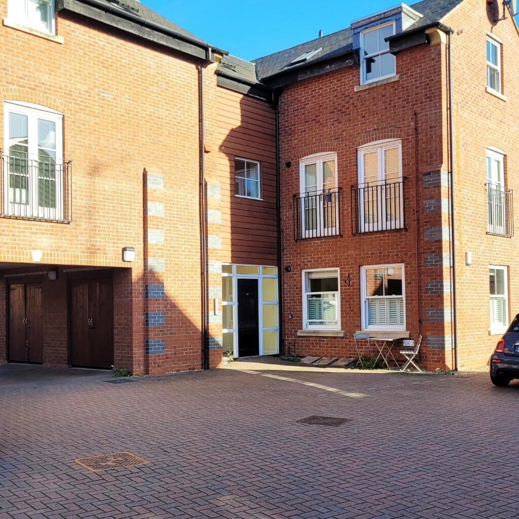 Main image of property: Flat 4 111, St. Marys Road, Market Harborough, Leicestershire, LE16