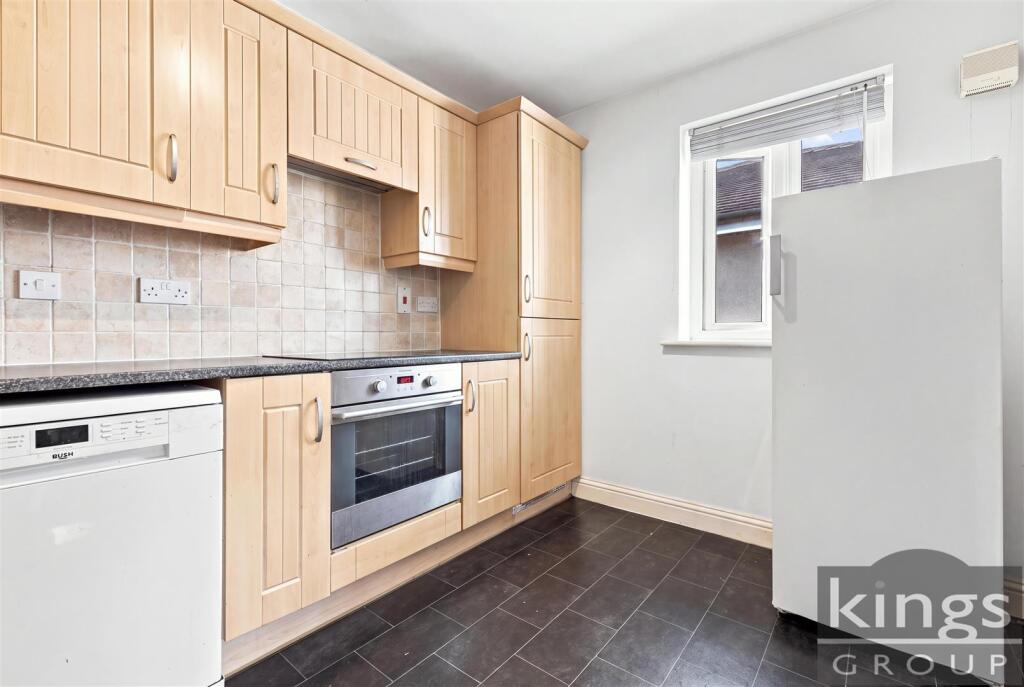 Apartment in Broxbourne, Turnford - View 4
