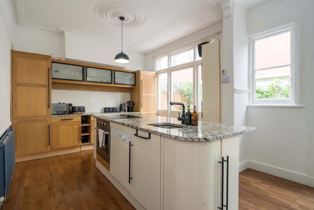 House in London - View 2