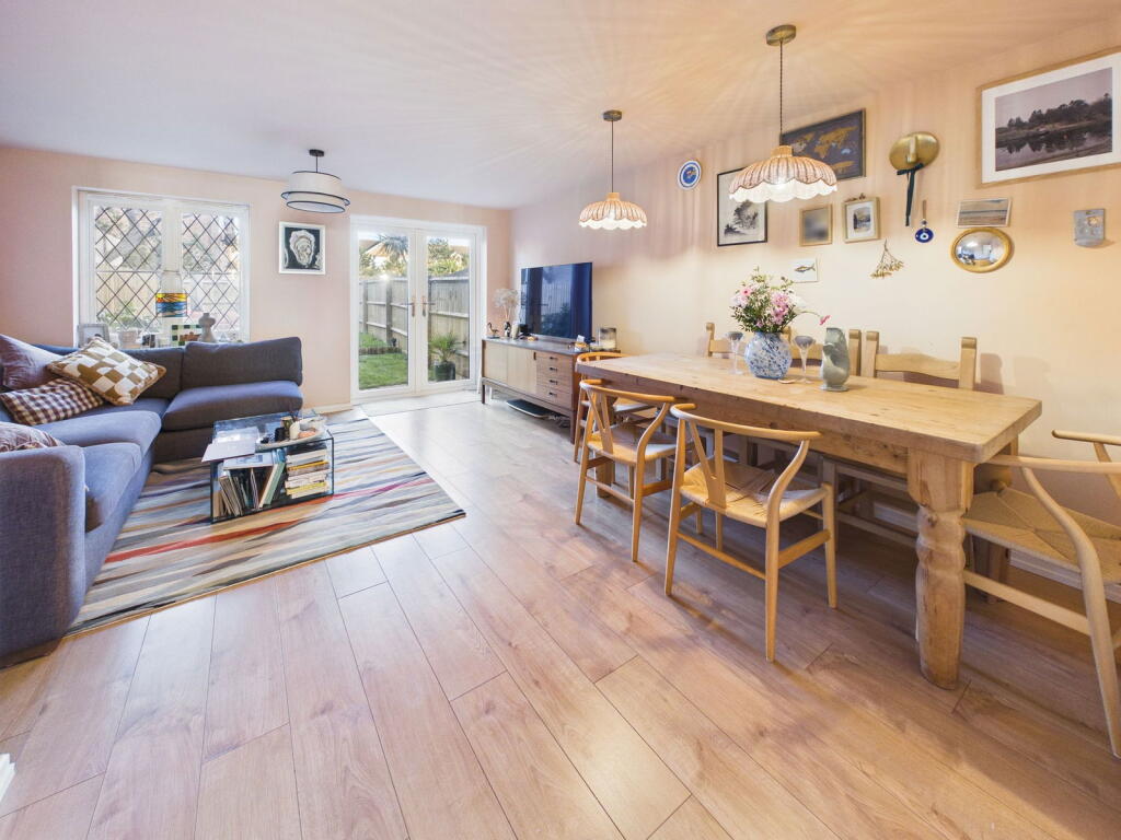 House in Adur, Shoreham Beach, Shoreham-by-Sea - View 2