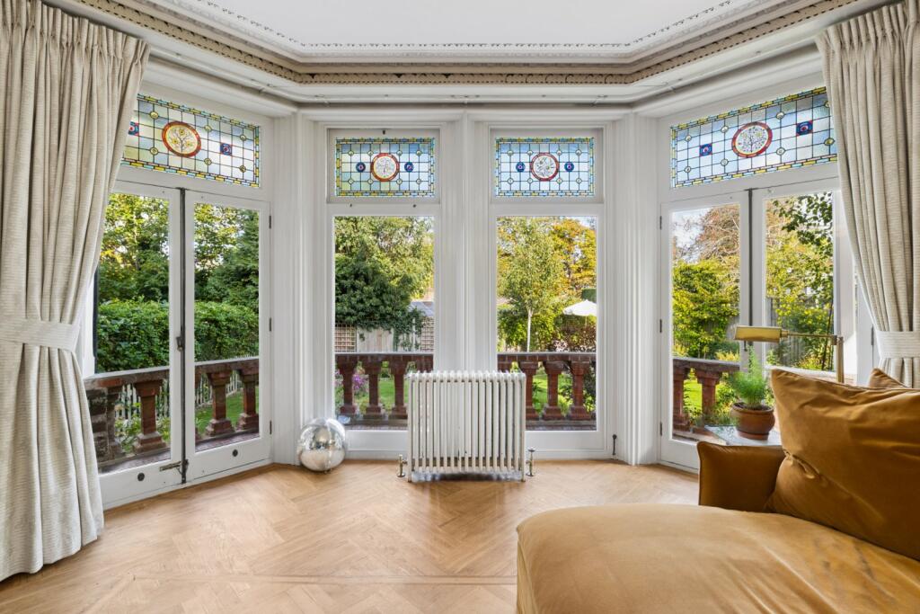 House in Mole Valley, Westcott - View 4
