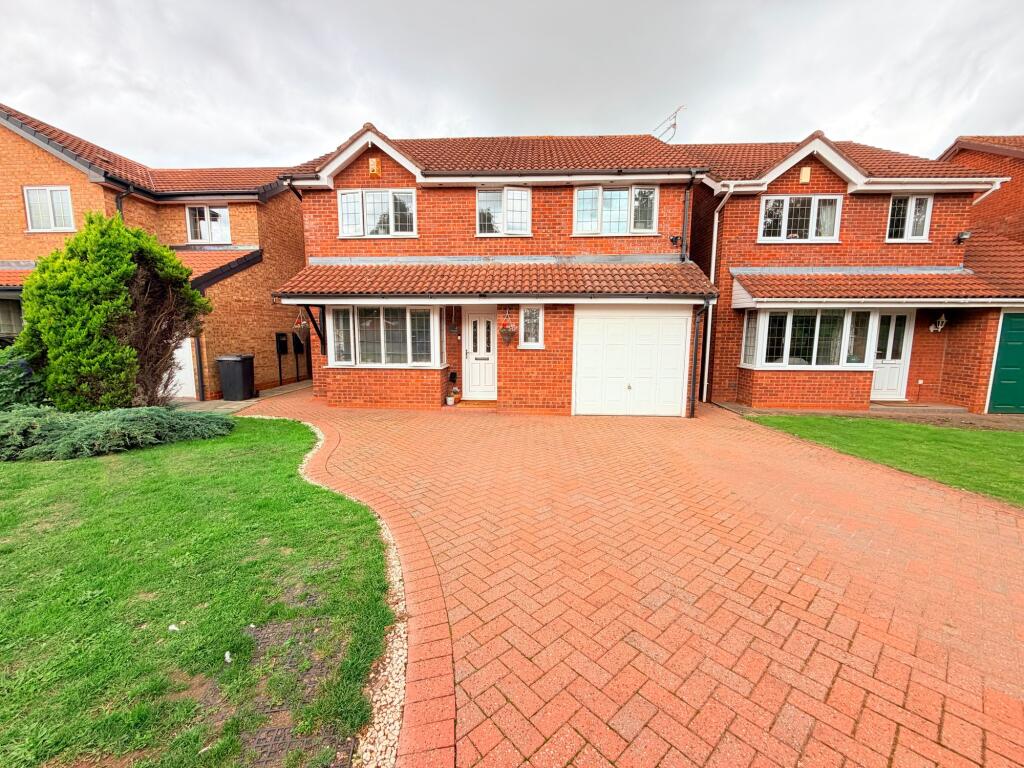 Main image of property: Truro Close, Nuneaton, CV11