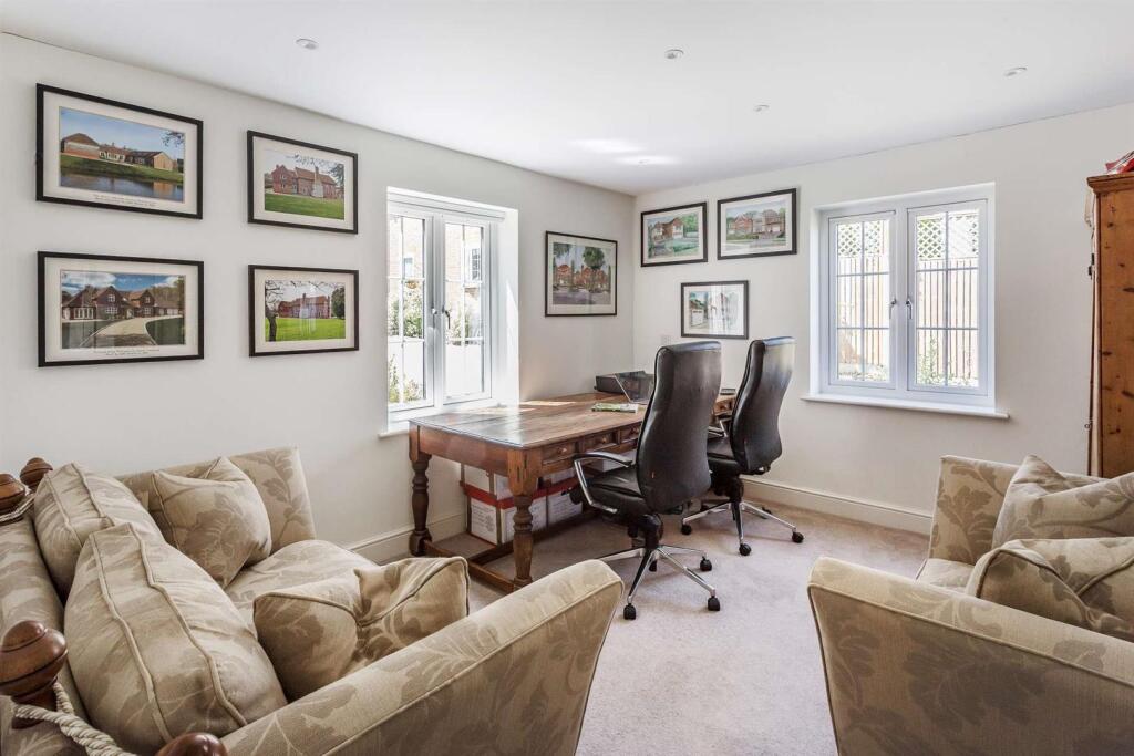 House in Guildford, Worplesdon - More