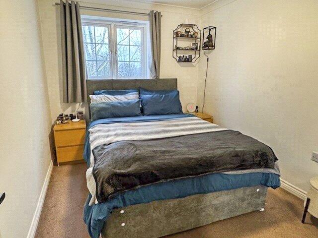 Apartment in Rushmoor, North Town - View 4
