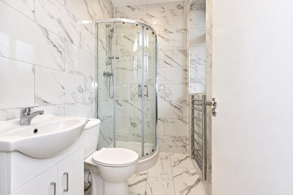 Apartment in Woking, Westfield - More