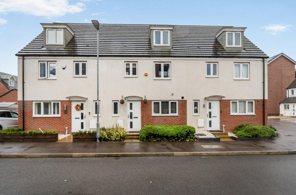 4-bed terraced on Dukeminster Road, Dunstable, Bedfordshire, £375,000