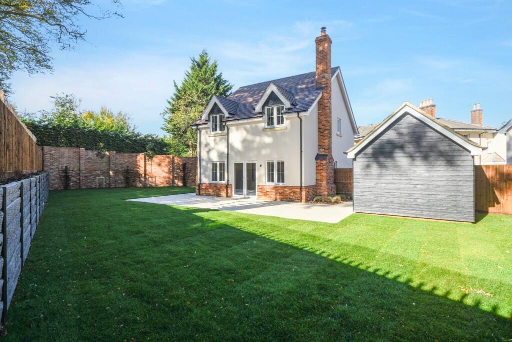 Hall Lane, Shenfield, Brentwood, CM15 photo 3