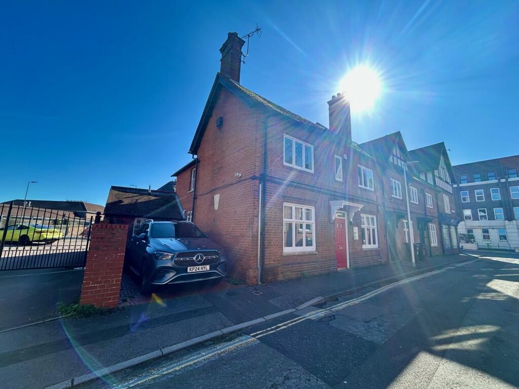 Main image of property: 1 Carnegie Road, Newbury, Berkshire, RG14 5DJ