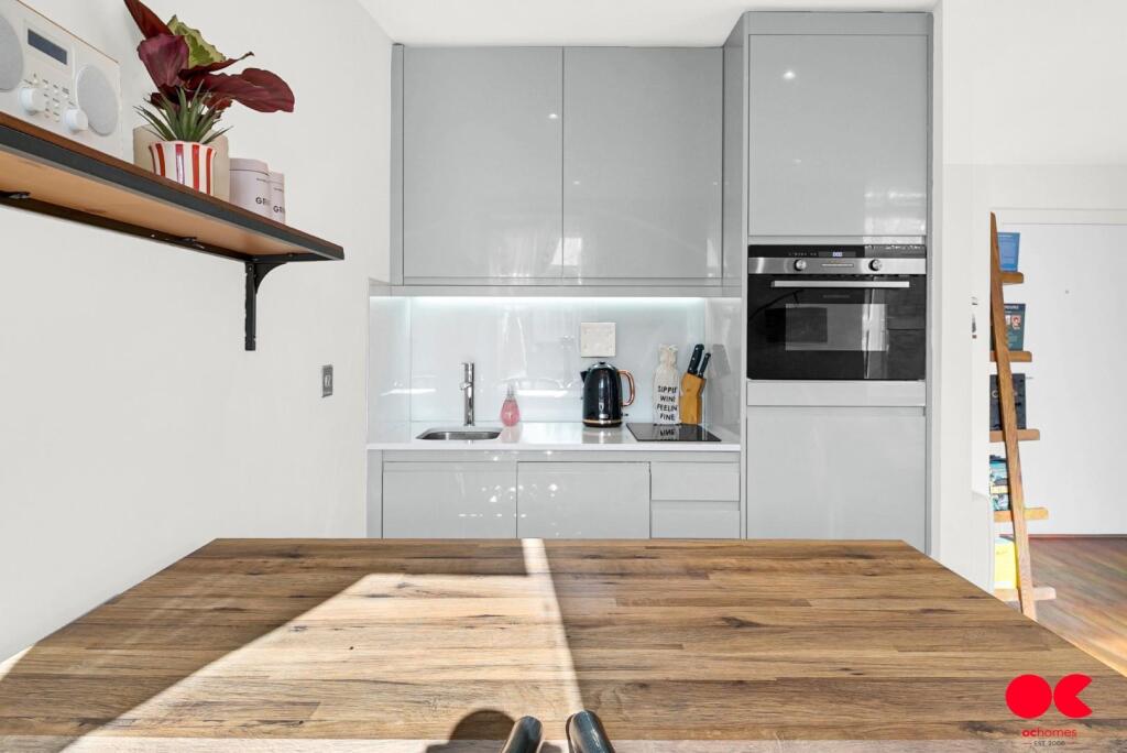 Apartment in London - View 5