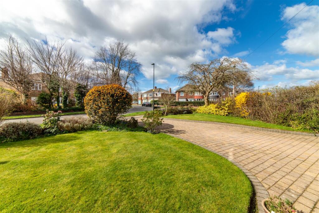 ** Sold Subject To Contract ** photo 4