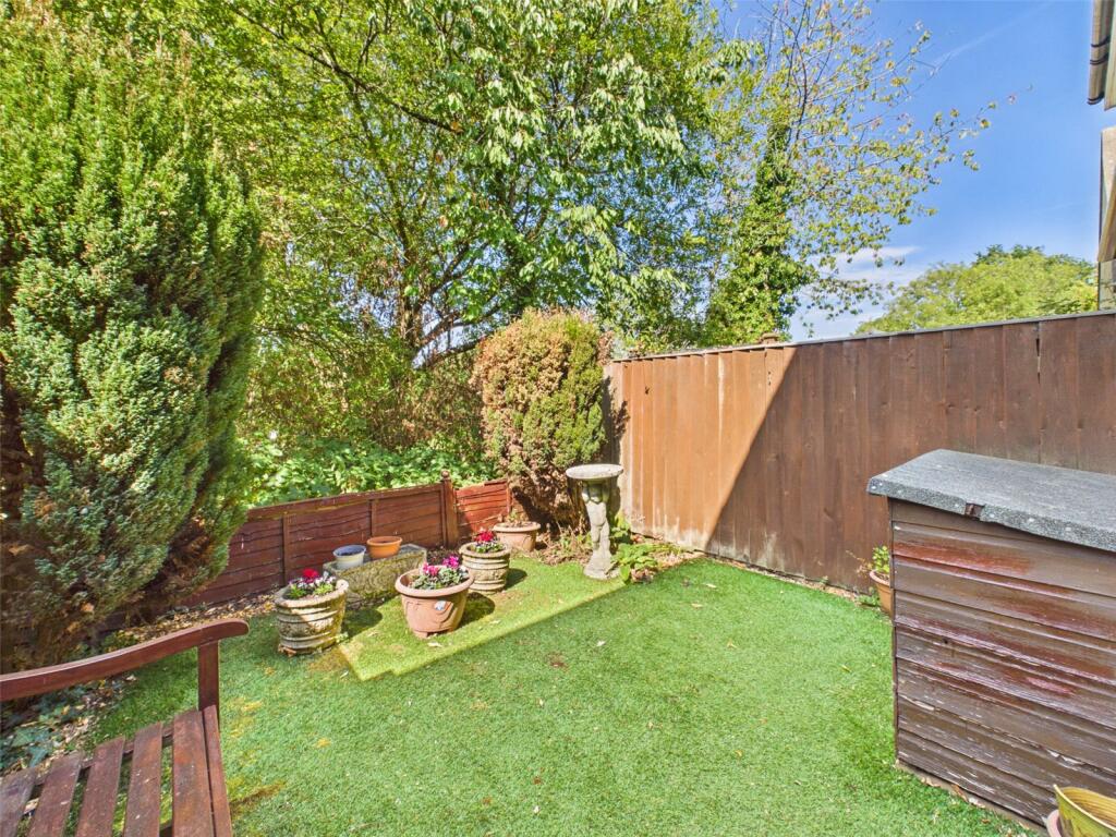 House in Gloucester - View 4