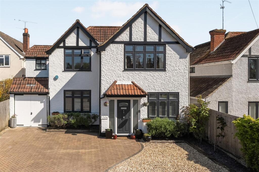 Main image of property: Reading Road, Wokingham, Berkshire, RG41 1LJ