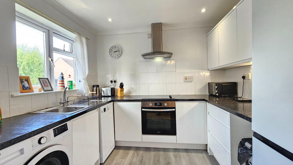 Northcroft Lane, Newbury, RG14 1BN photo 4