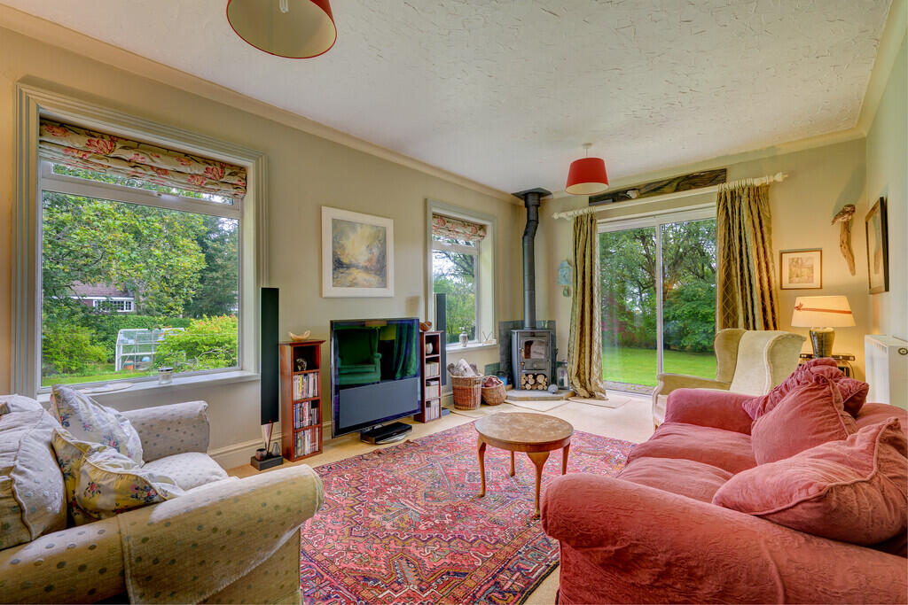 House in Newcastle-under-Lyme, Staffordshire - More
