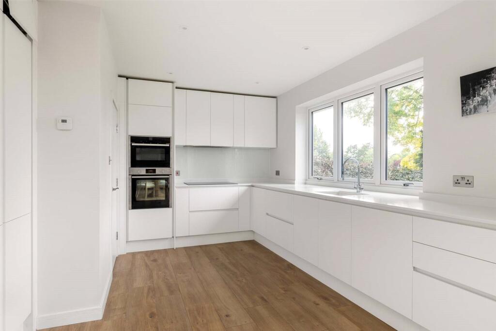 Pelhams Walk, Esher, KT10 – pohled 6